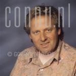 29-08-1991 Koos Alberts at studio in Amsterdam

[keywords]Singer, Posed, Smiling, Half Length, Eyecontact[/keywords]